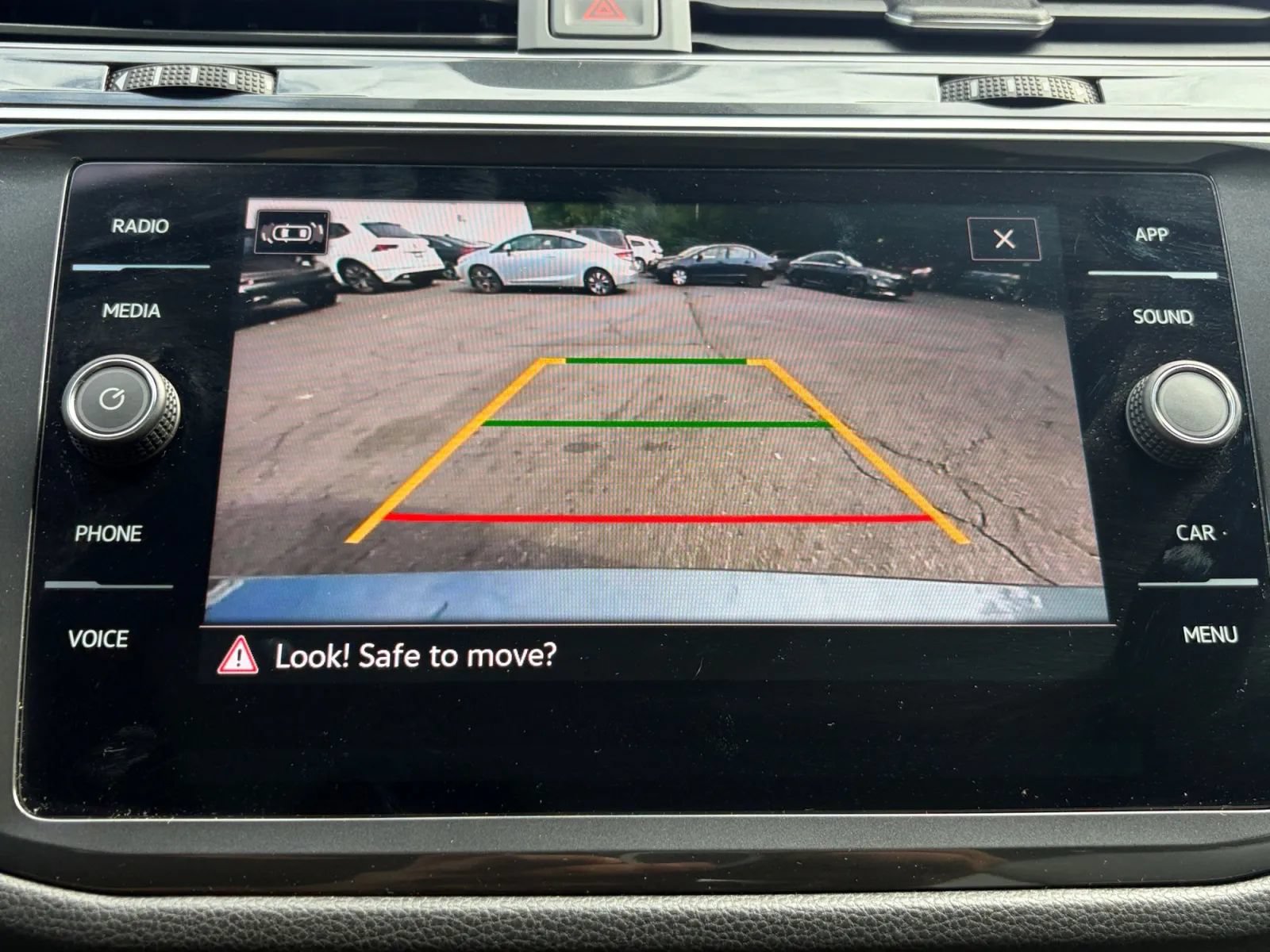 Used 2024 Volkswagen Tiguan SE w/ Panoramic Sunroof Package AWD/4WD image 34