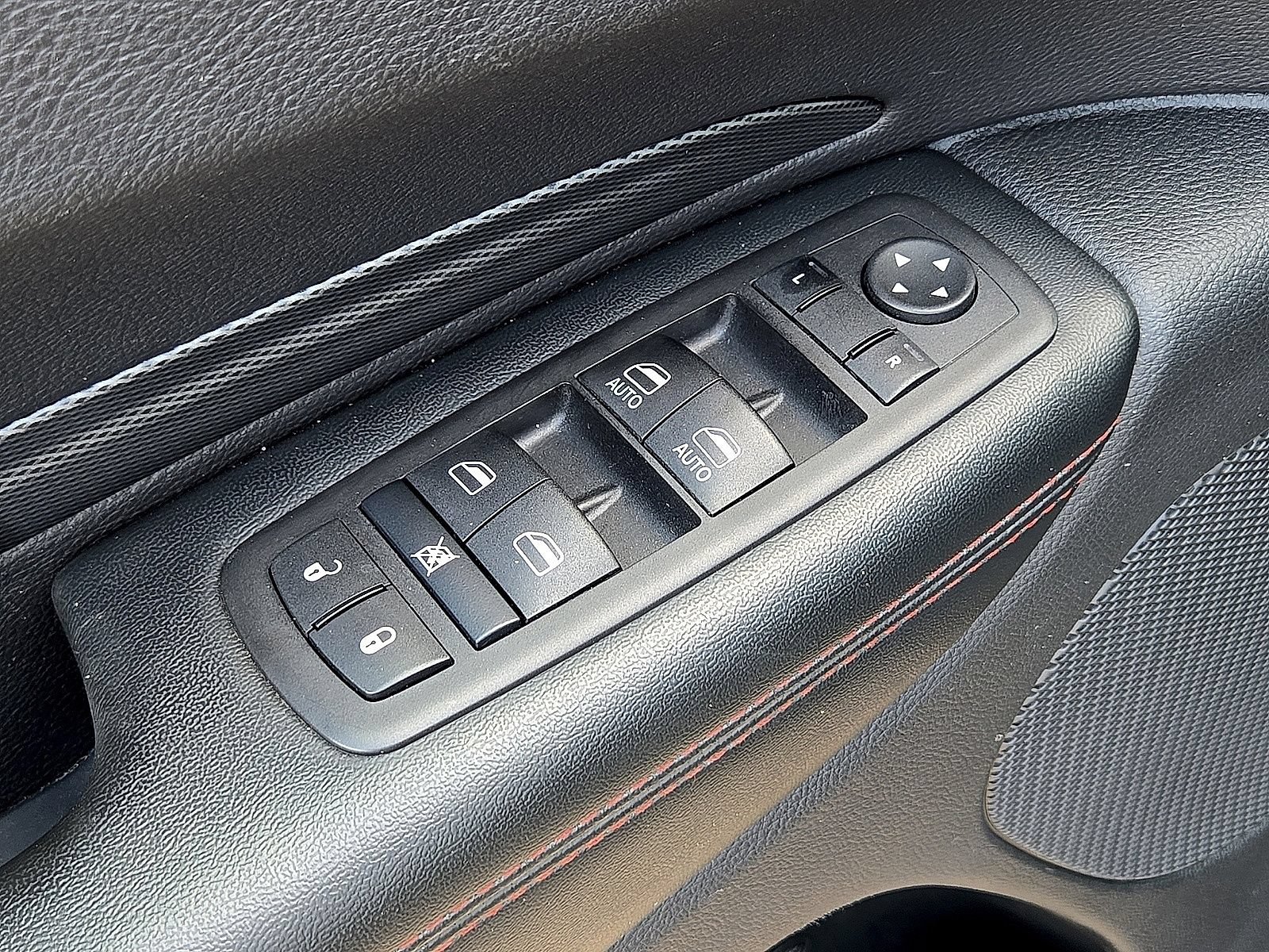 Used 2025 Dodge Durango GT AWD/4WD image 23