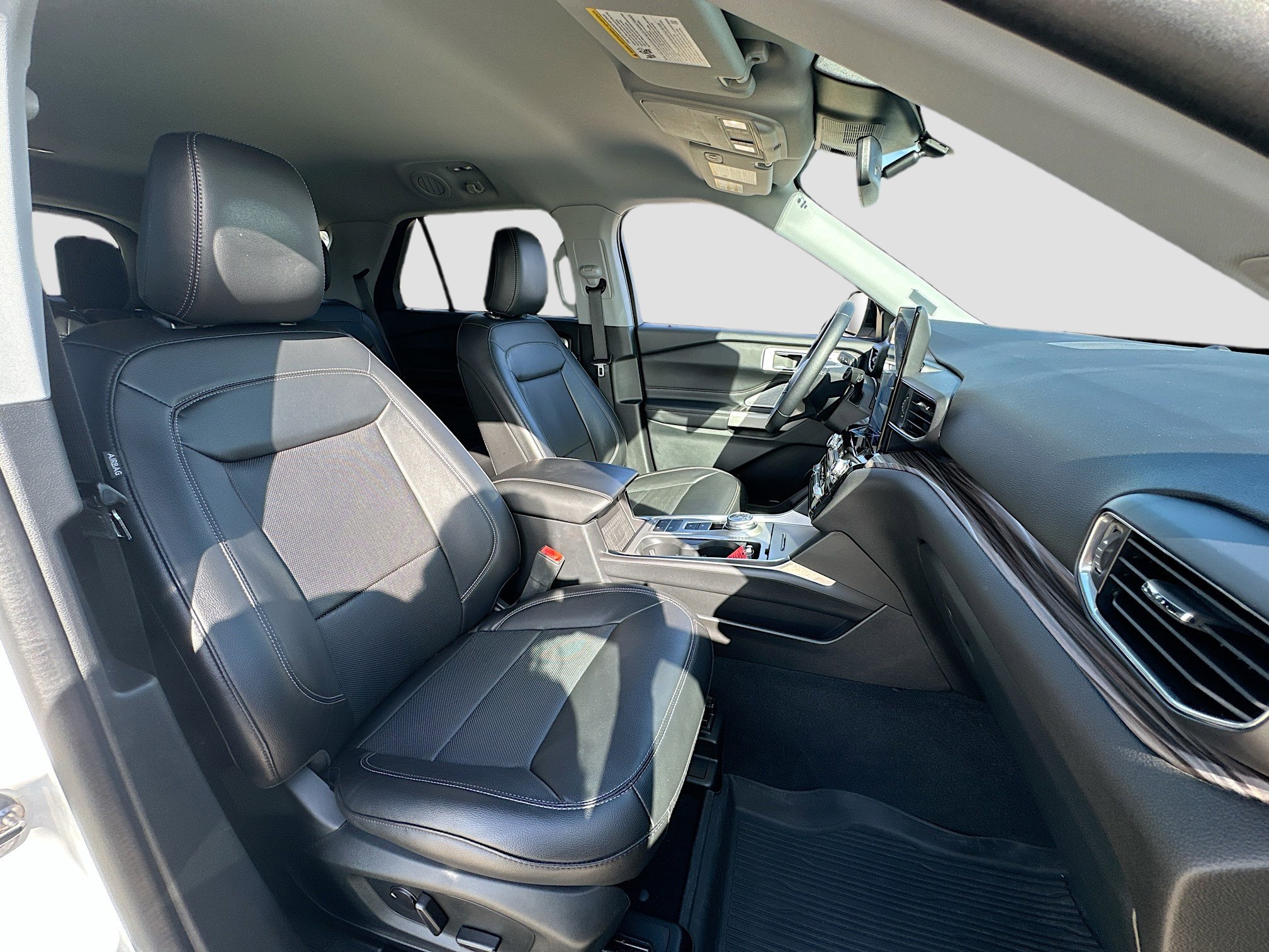 Certified 2022 Ford Explorer Limited w/ Limited Technology Package image 29