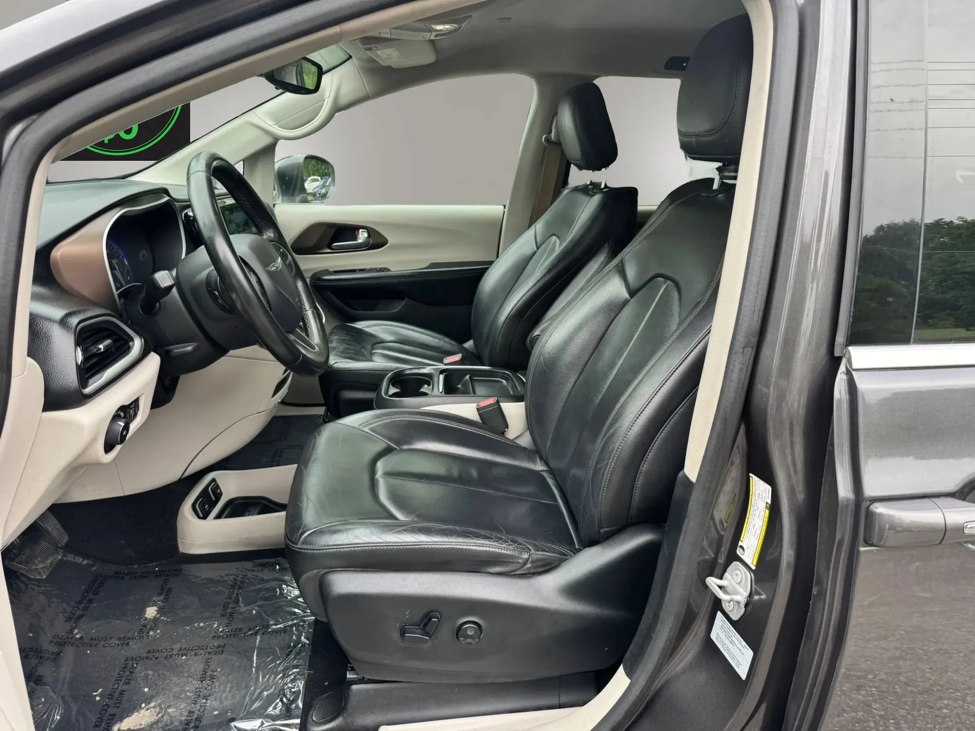 Used 2017 Chrysler Pacifica Touring-L FWD image 12