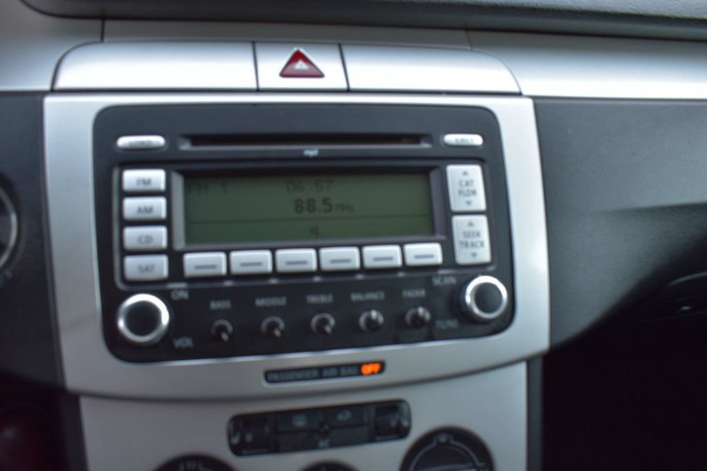 Used 2009 Volkswagen Passat Komfort FWD image 29