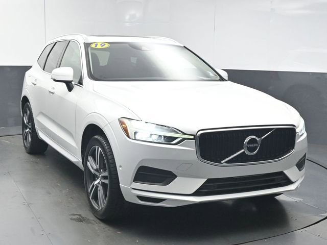 Used 2019 Volvo XC60 T5 Momentum w/ Premium Package image 2