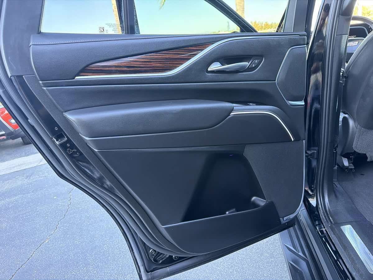 Used 2021 Cadillac Escalade Premium Luxury RWD image 30