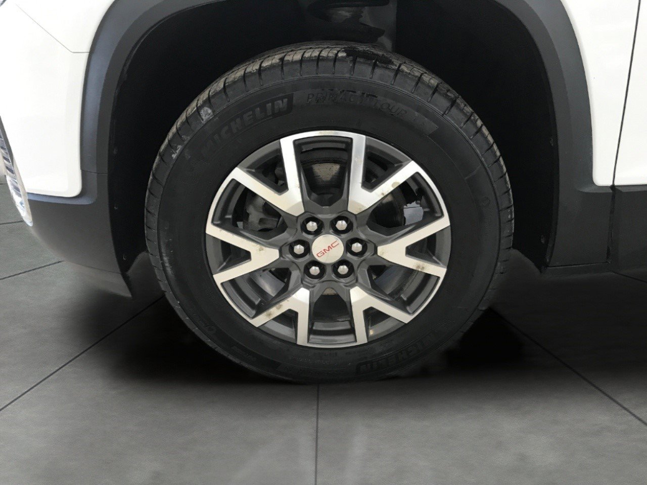 Certified 2023 GMC Acadia SLE w/ Driver Convenience Package image 4