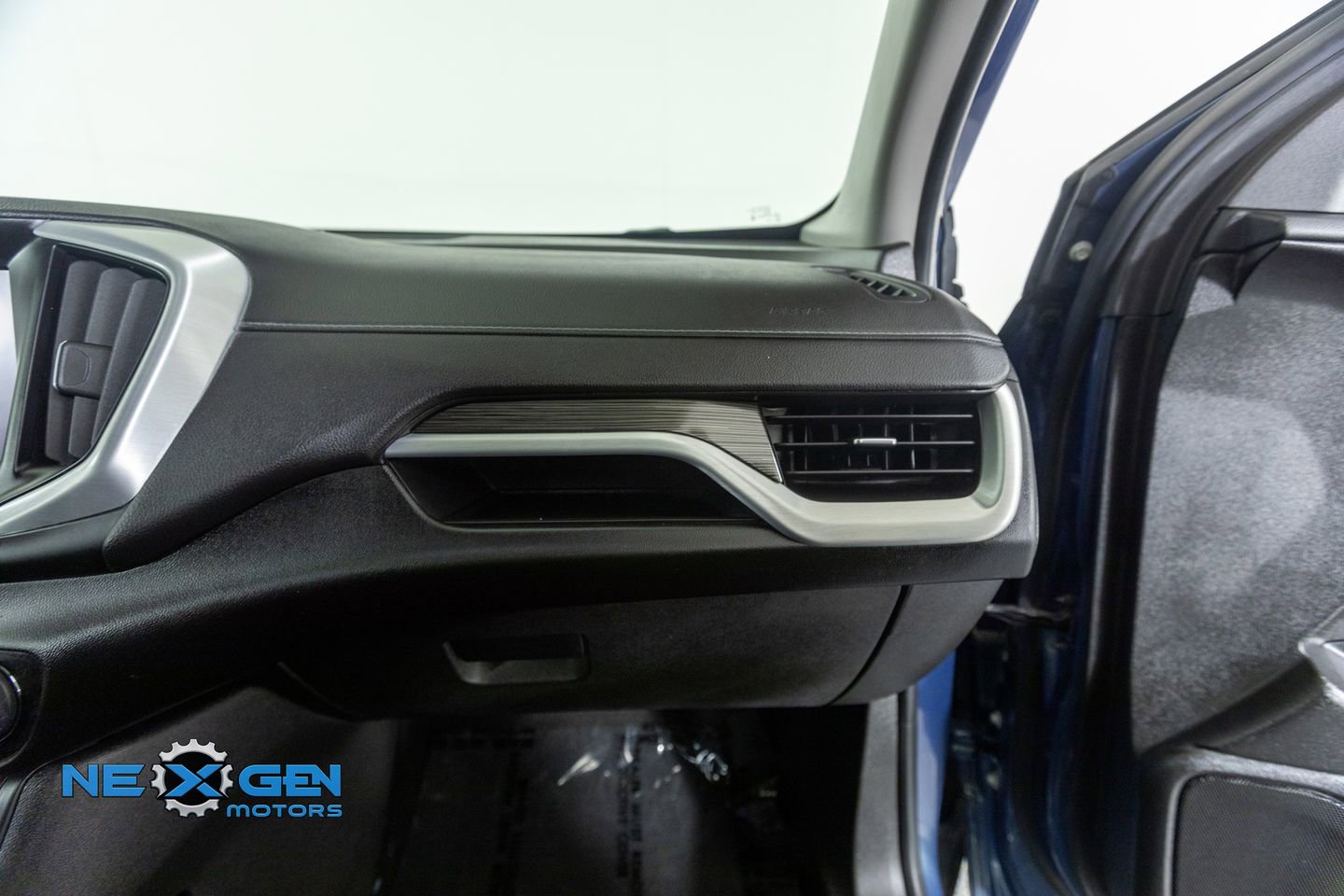 Used 2024 GMC Terrain SLT w/ Infotainment Package II FWD image 41