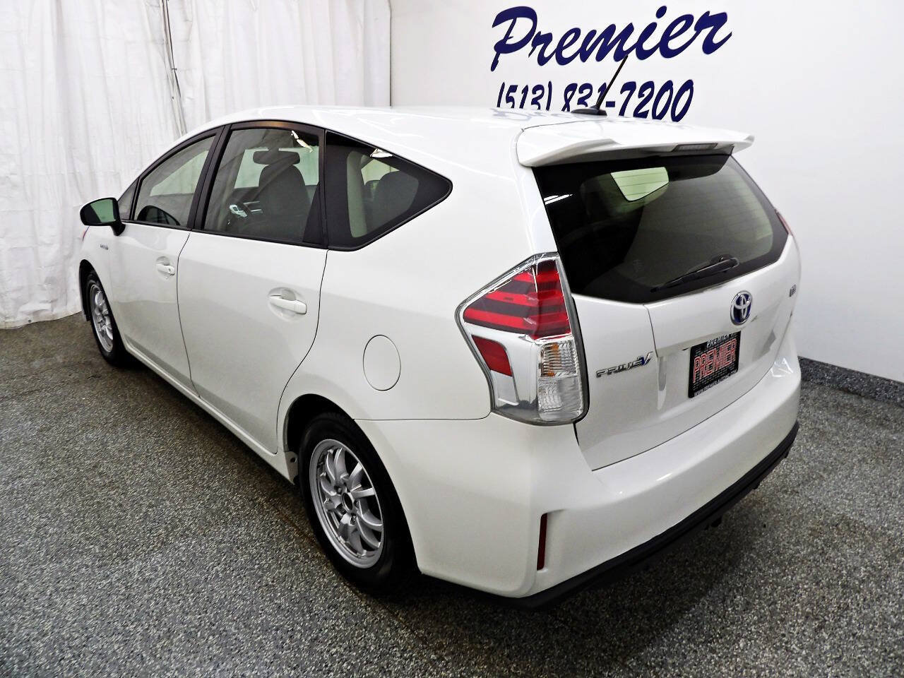 Used 2015 Toyota Prius V Four FWD image 4