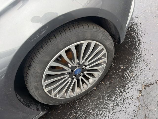 Used 2017 Ford Fusion Titanium AWD/4WD image 4