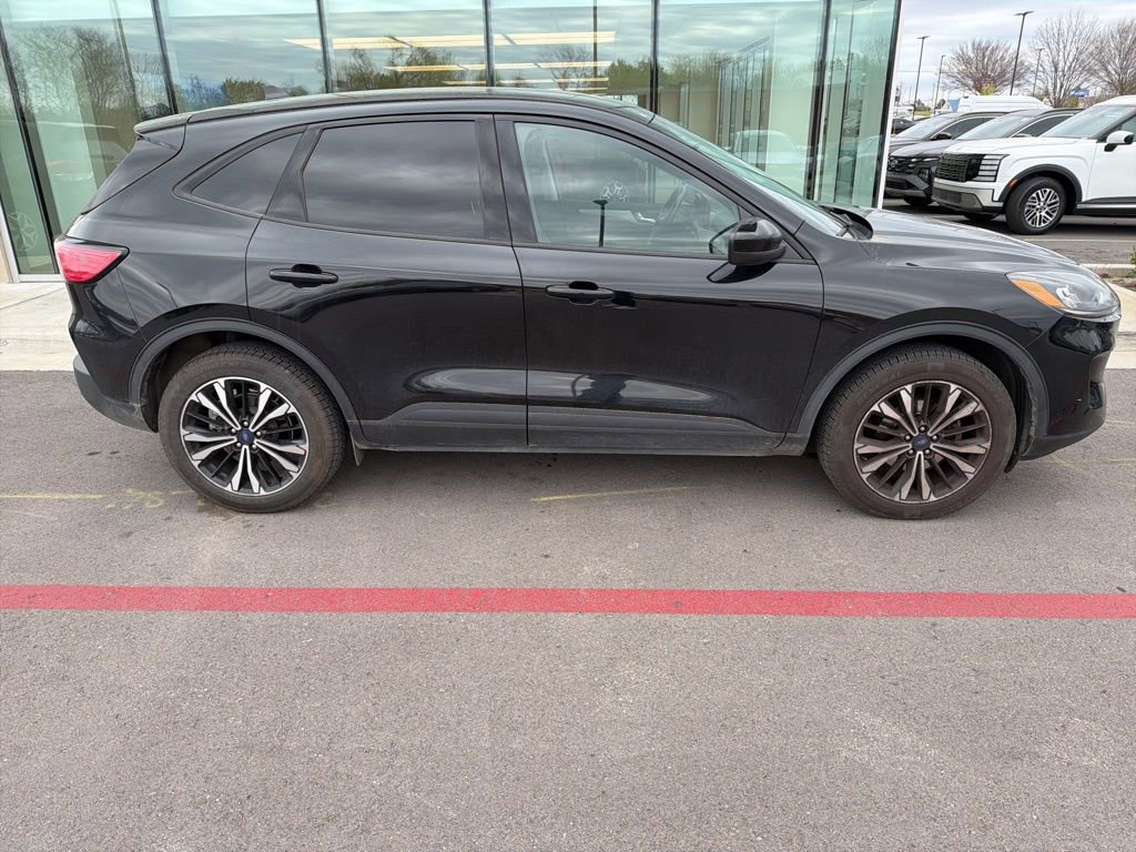 Used 2021 Ford Escape SE w/ SE Sport Appearance Package image 8