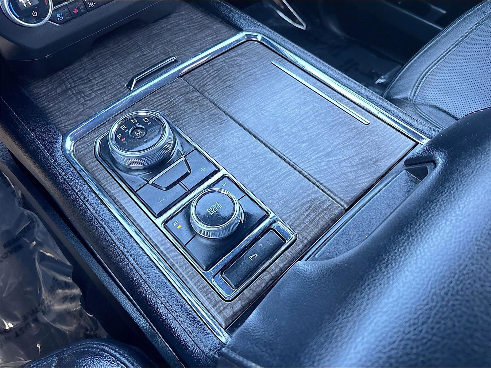 Used 2020 Ford Expedition Limited image 18