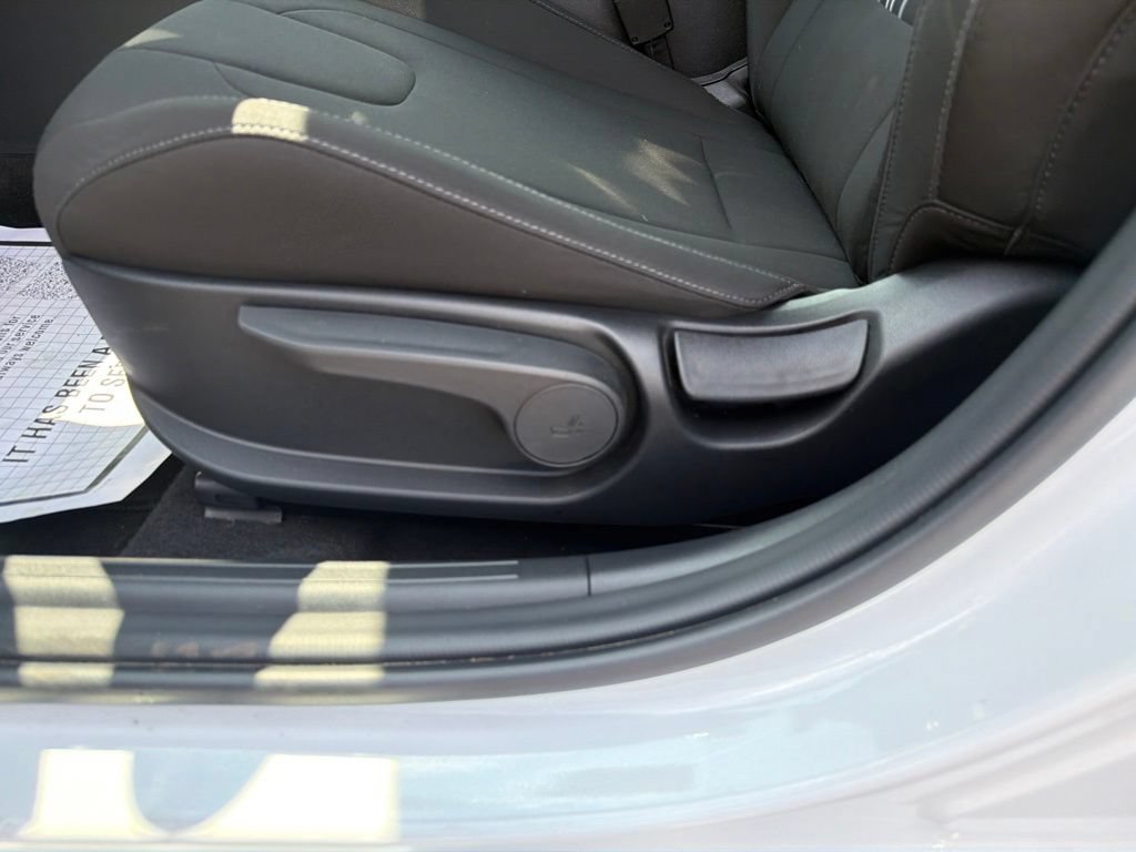 Certified 2025 Hyundai Elantra Sport FWD image 14