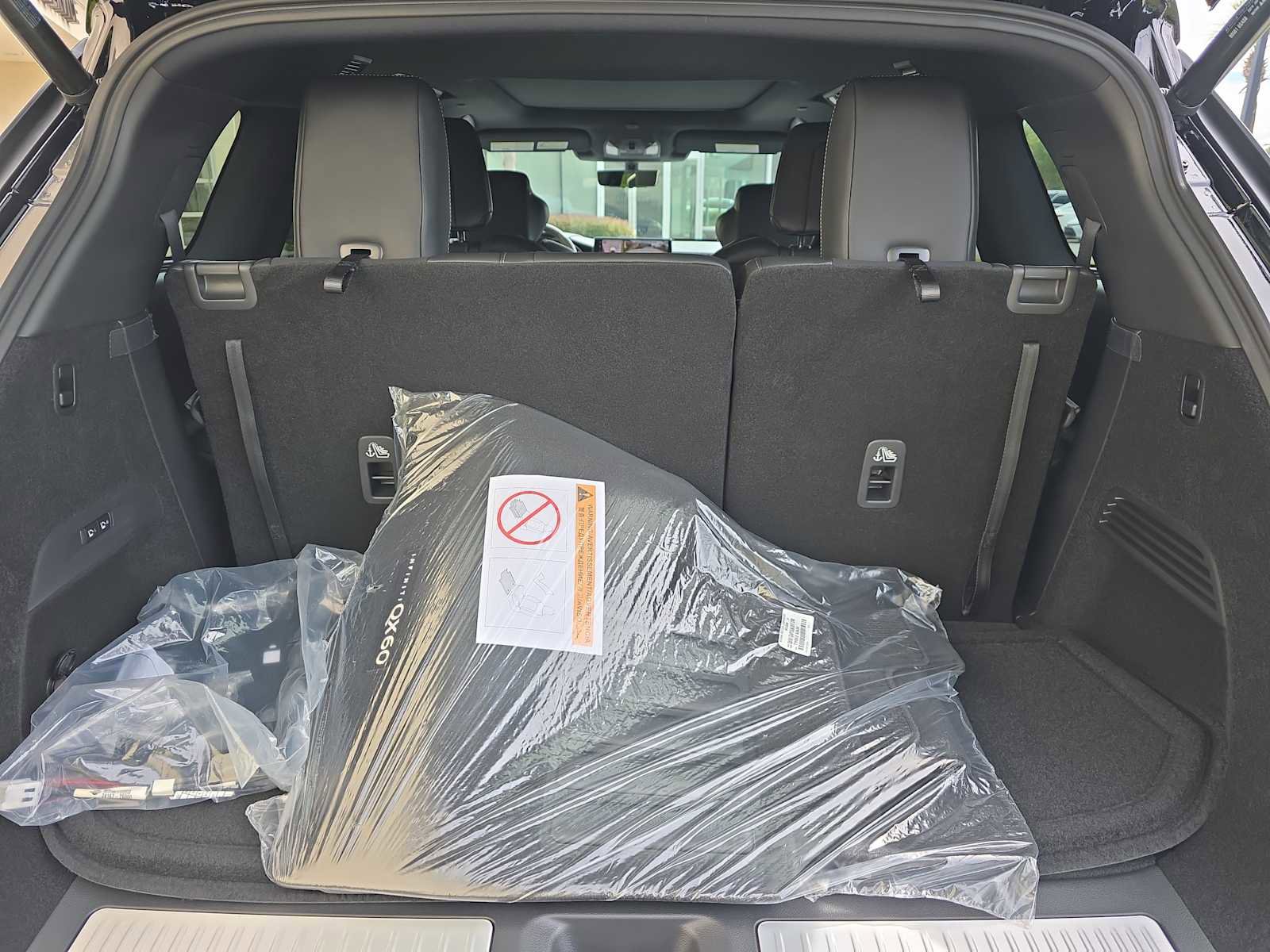 New 2026 INFINITI QX60 Autograph w/ Dark Cargo Package image 11