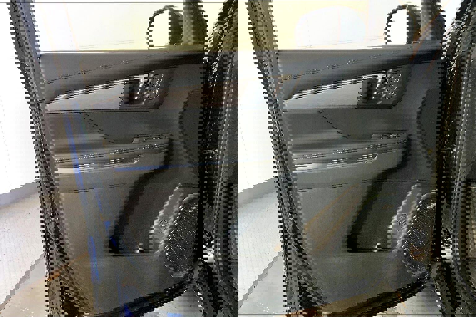 Used 2025 Buick Enclave Preferred AWD/4WD image 24