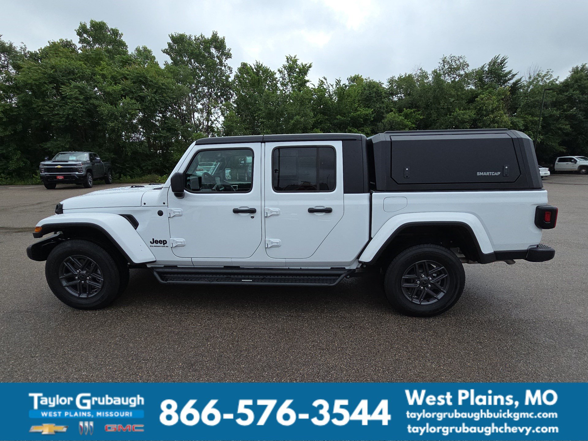 Used 2025 Jeep Gladiator Sport AWD/4WD image 5