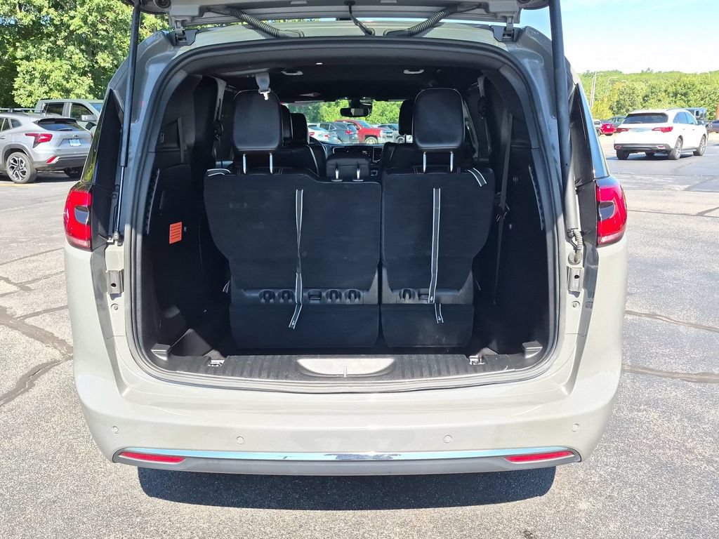 Used 2025 Chrysler Pacifica Select FWD image 29