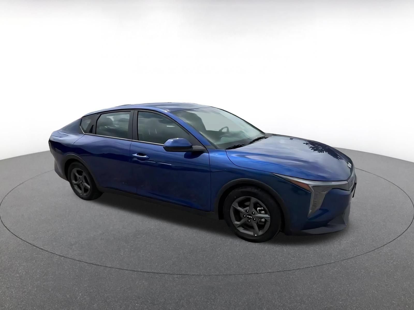 Used 2025 Kia K4 FWD image 2