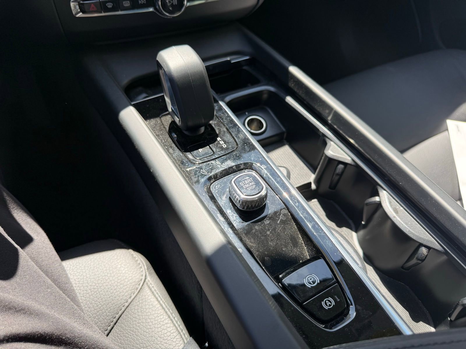 Used 2025 Volvo XC60 B5 Plus image 20