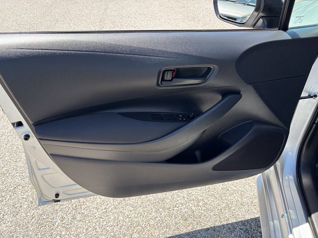 Used 2025 Toyota Corolla LE FWD image 13