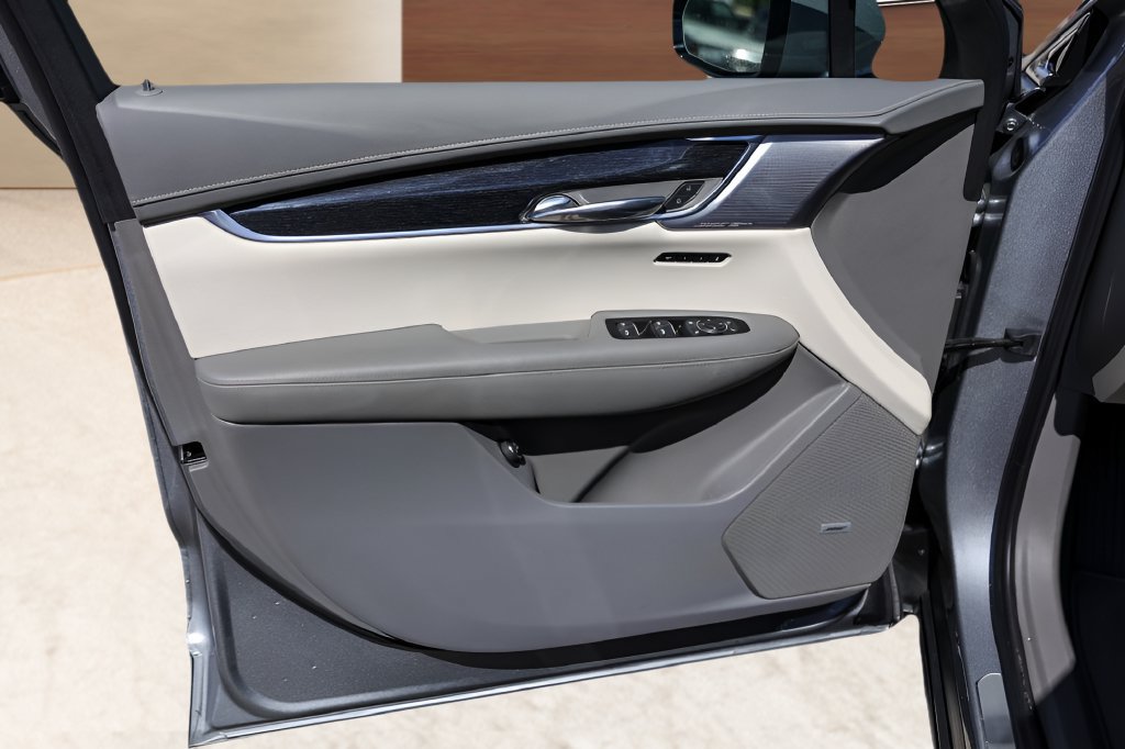 Certified 2025 Cadillac XT6 Premium Luxury FWD image 25