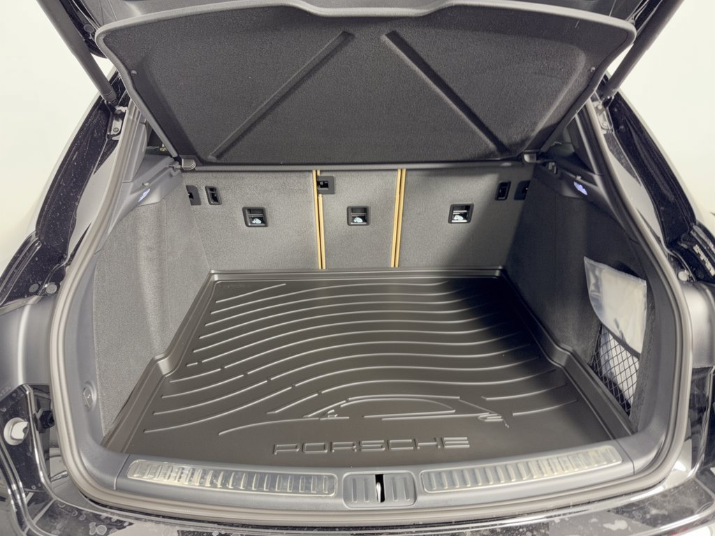 New 2026 Porsche Macan AWD/4WD image 28