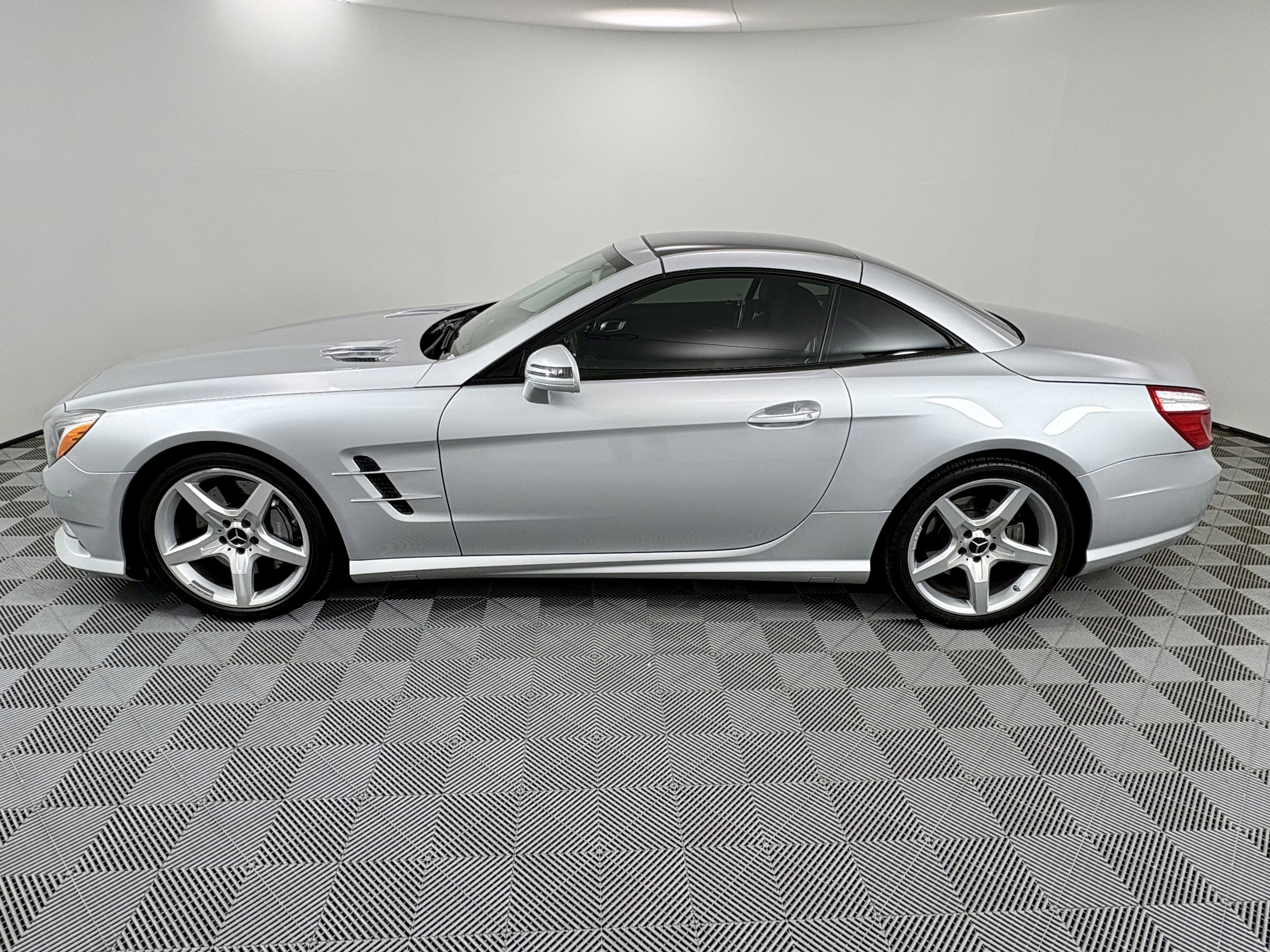 Used 2013 Mercedes-Benz SL 550 image 2