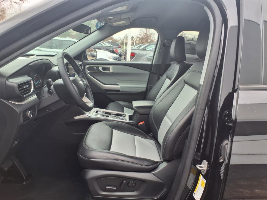 Certified 2023 Ford Explorer XLT w/ Equipment Group 202A image 13