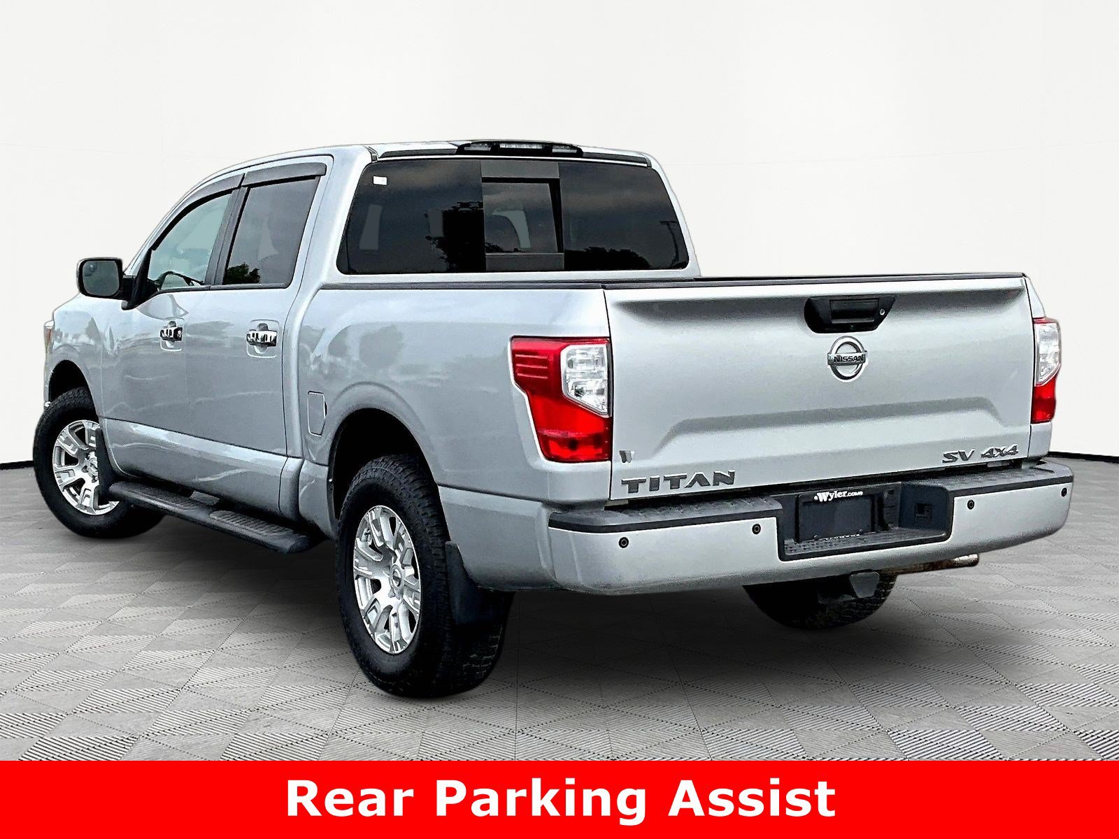 Used 2018 Nissan Titan SV w/ SV Convenience Package AWD/4WD image 4