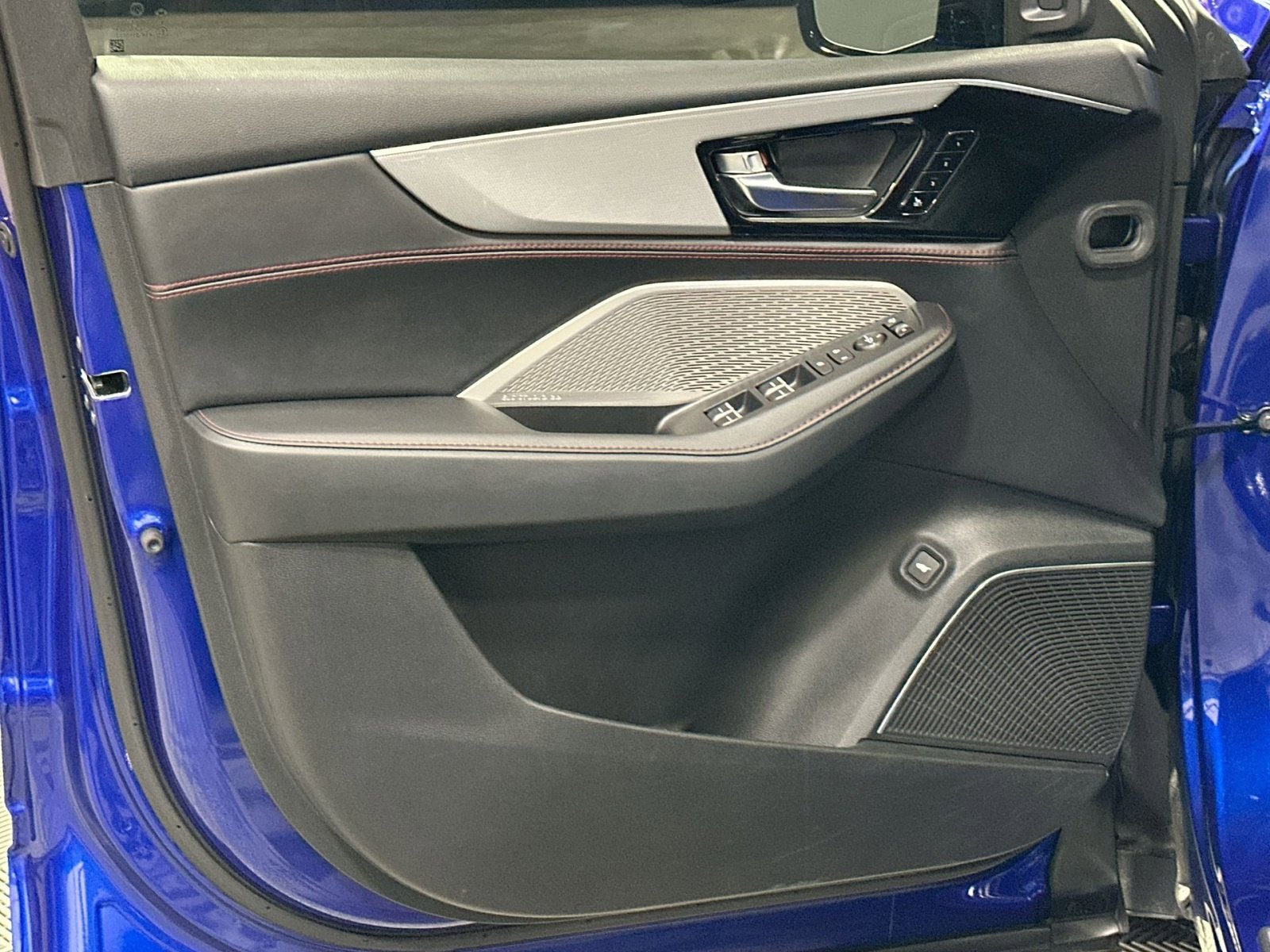 Used 2023 Acura MDX A-Spec image 15