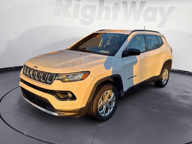 Used 2024 Jeep Compass Latitude AWD/4WD image 1
