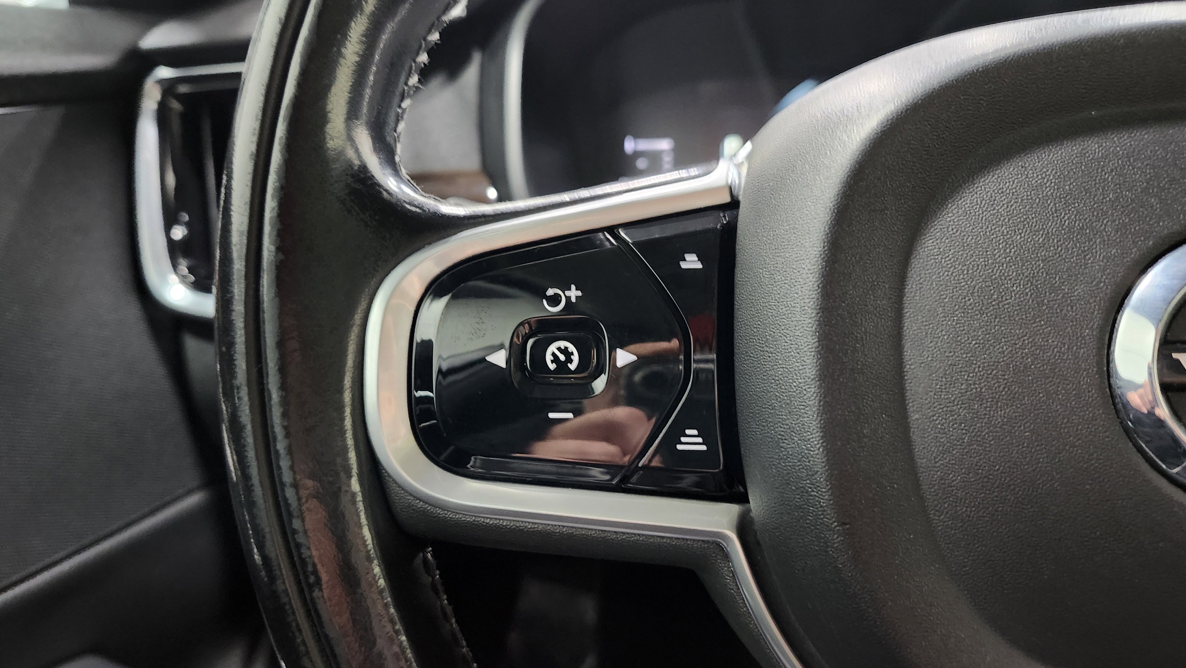 Used 2018 Volvo S90 T5 Momentum w/ Protection Package image 34