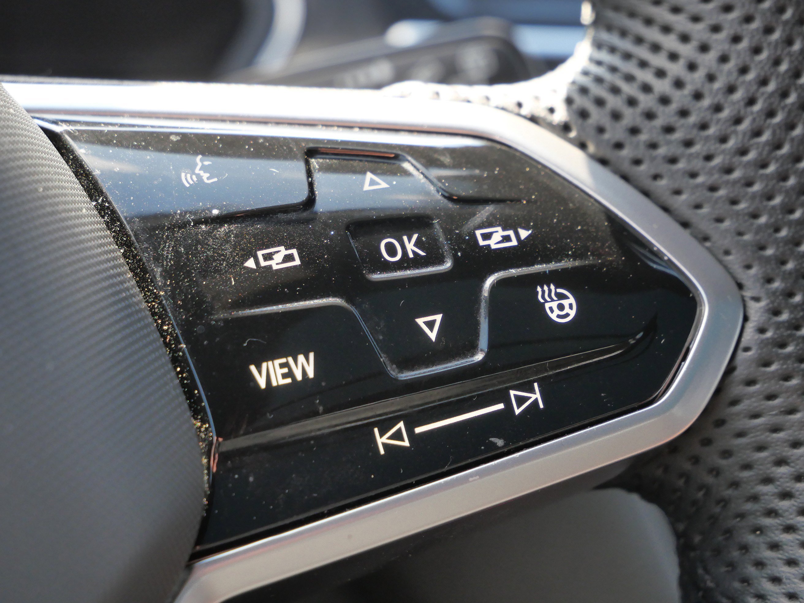 Used 2022 Volkswagen Tiguan SEL R-Line image 32