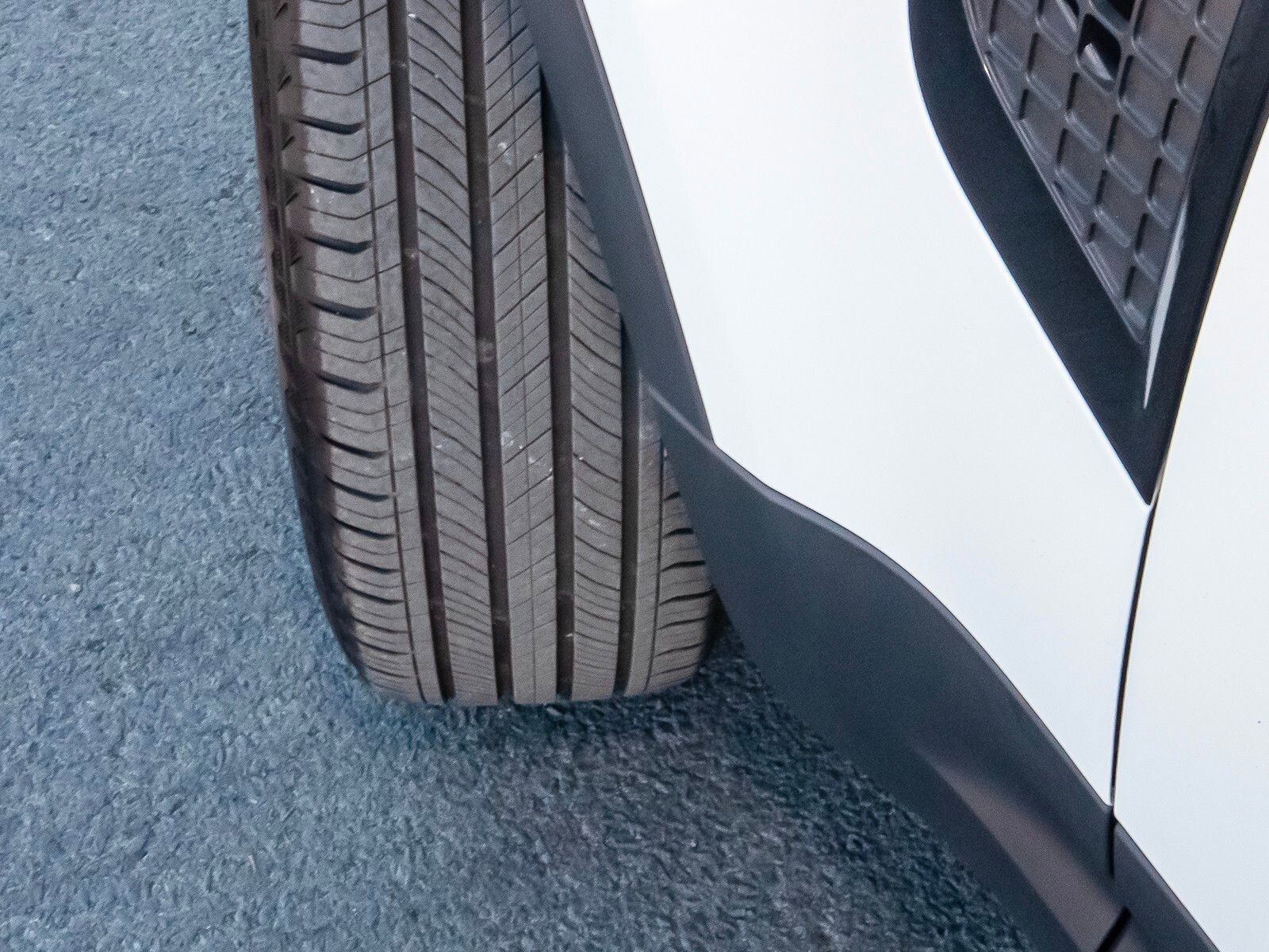 Used 2025 Land Rover Defender 90 S image 51