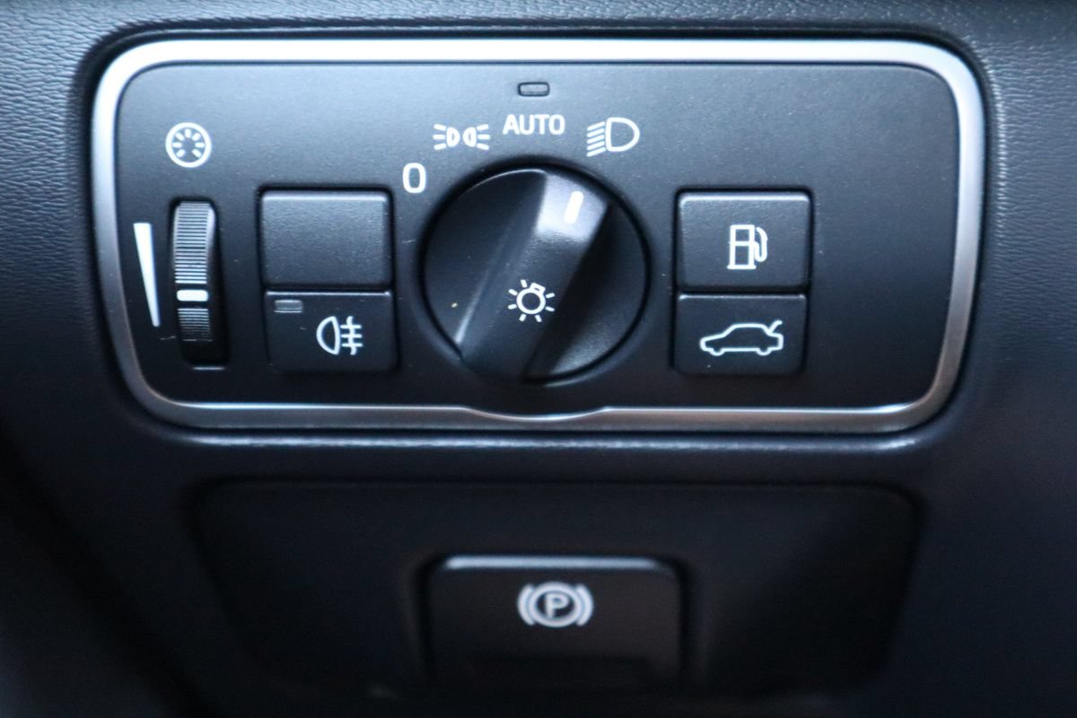 Used 2015 Volvo XC60 T5 AWD/4WD image 29