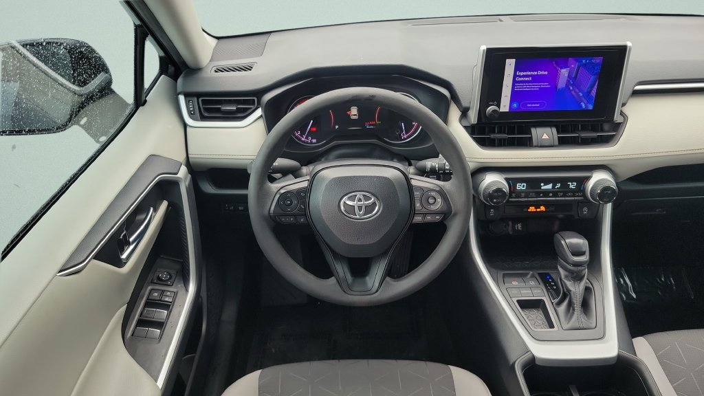 Used 2024 Toyota RAV4 XLE FWD image 11