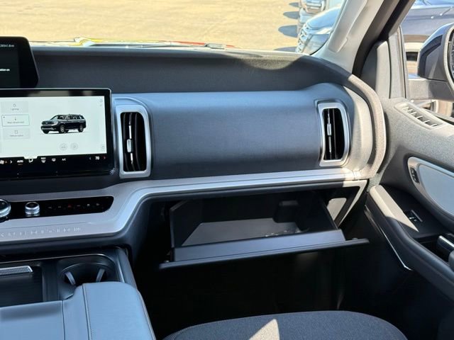 Used 2025 Ford Expedition Active image 35