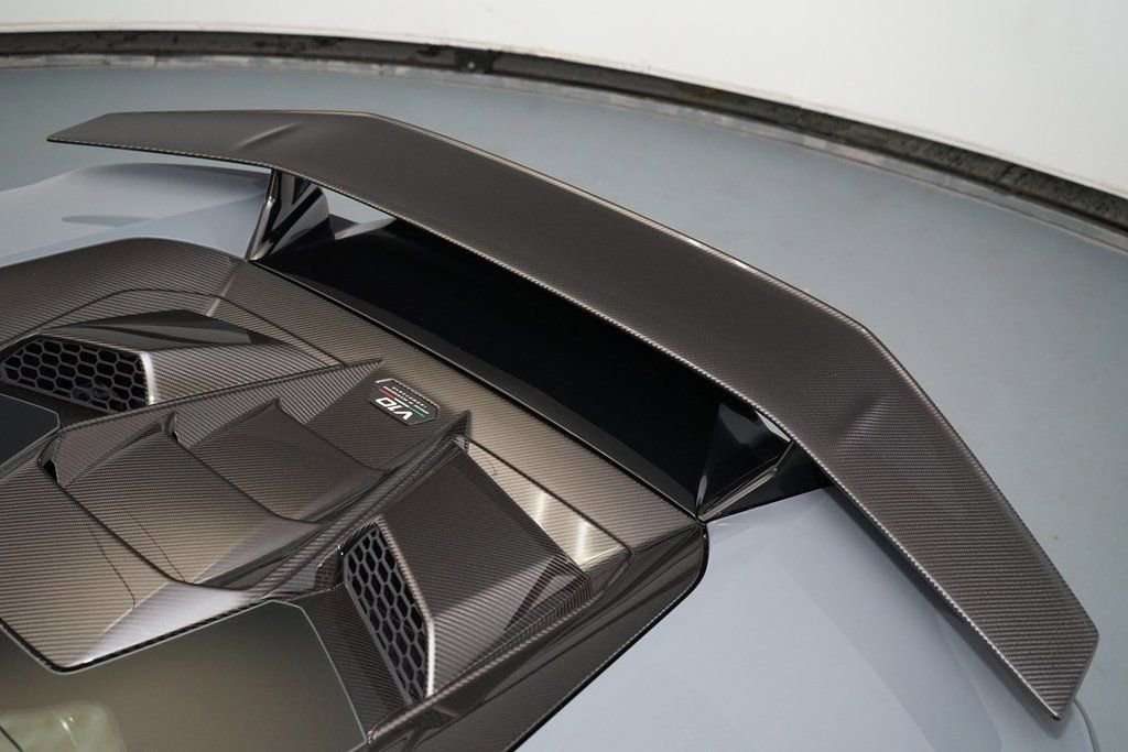 Used 2024 Lamborghini Huracan Tecnica image 10