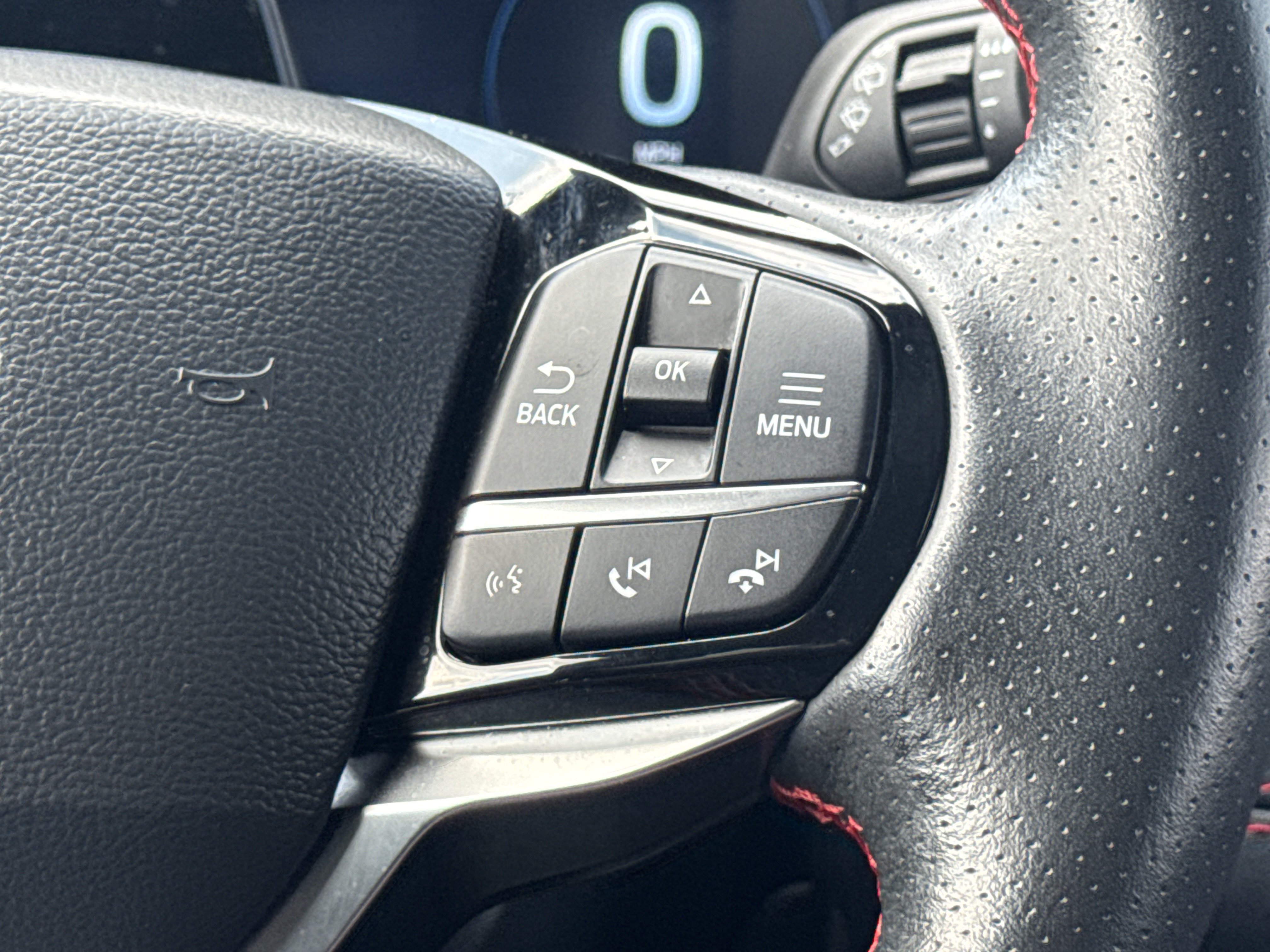 Used 2025 Ford Explorer ST-Line w/ ST-Line Street Pack AWD/4WD image 8