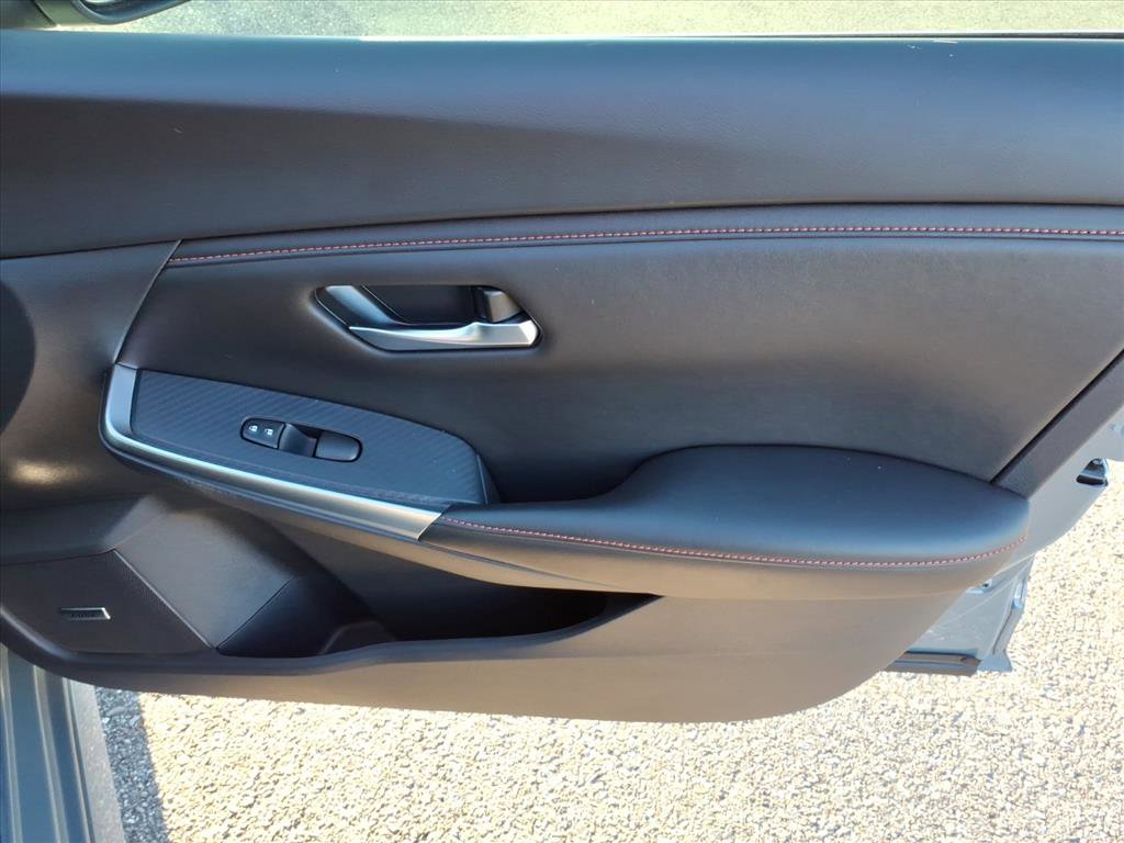 Used 2024 Nissan Sentra SR w/ SR Premium Package image 16