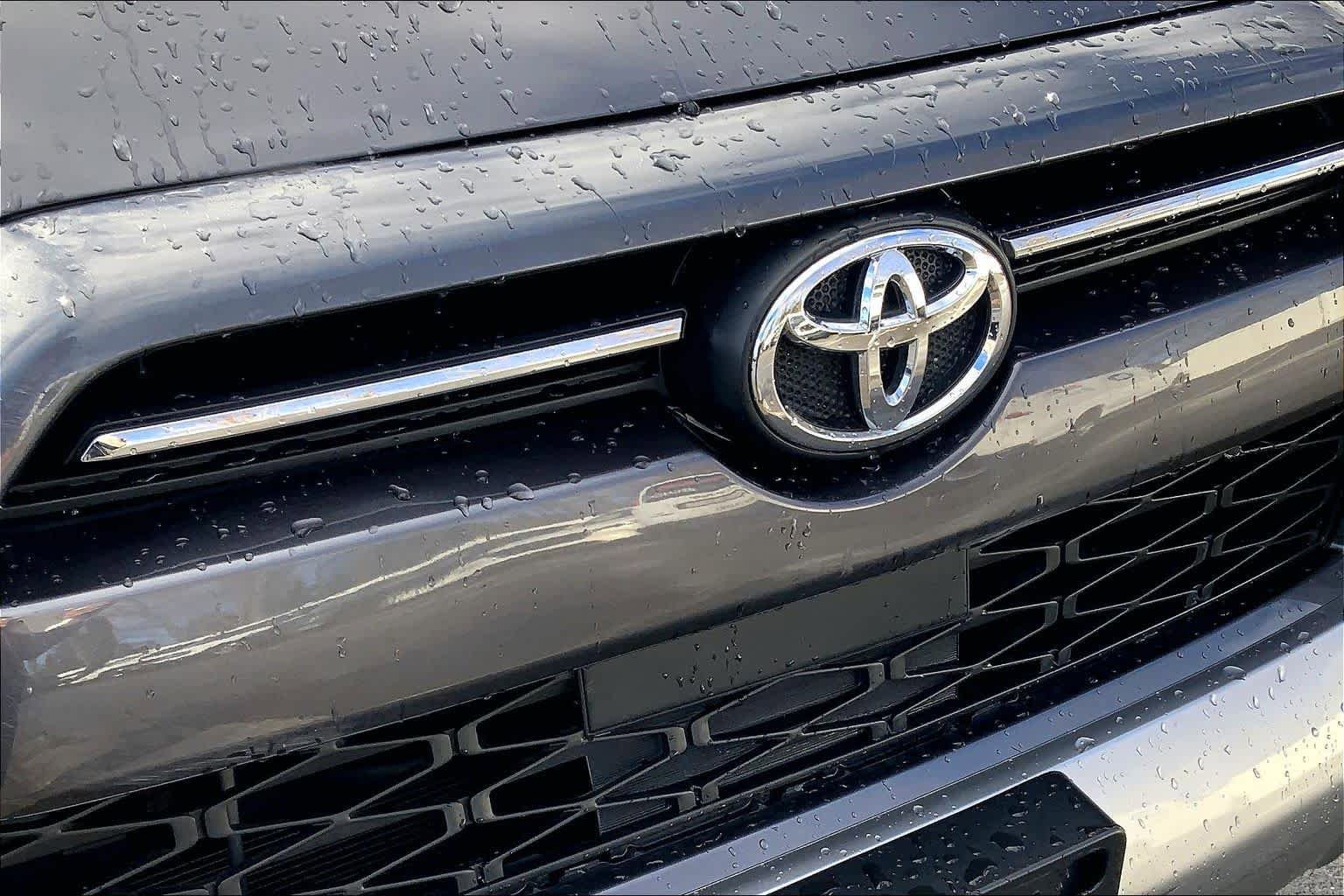Used 2021 Toyota 4Runner TRD Off-Road Premium AWD/4WD image 32