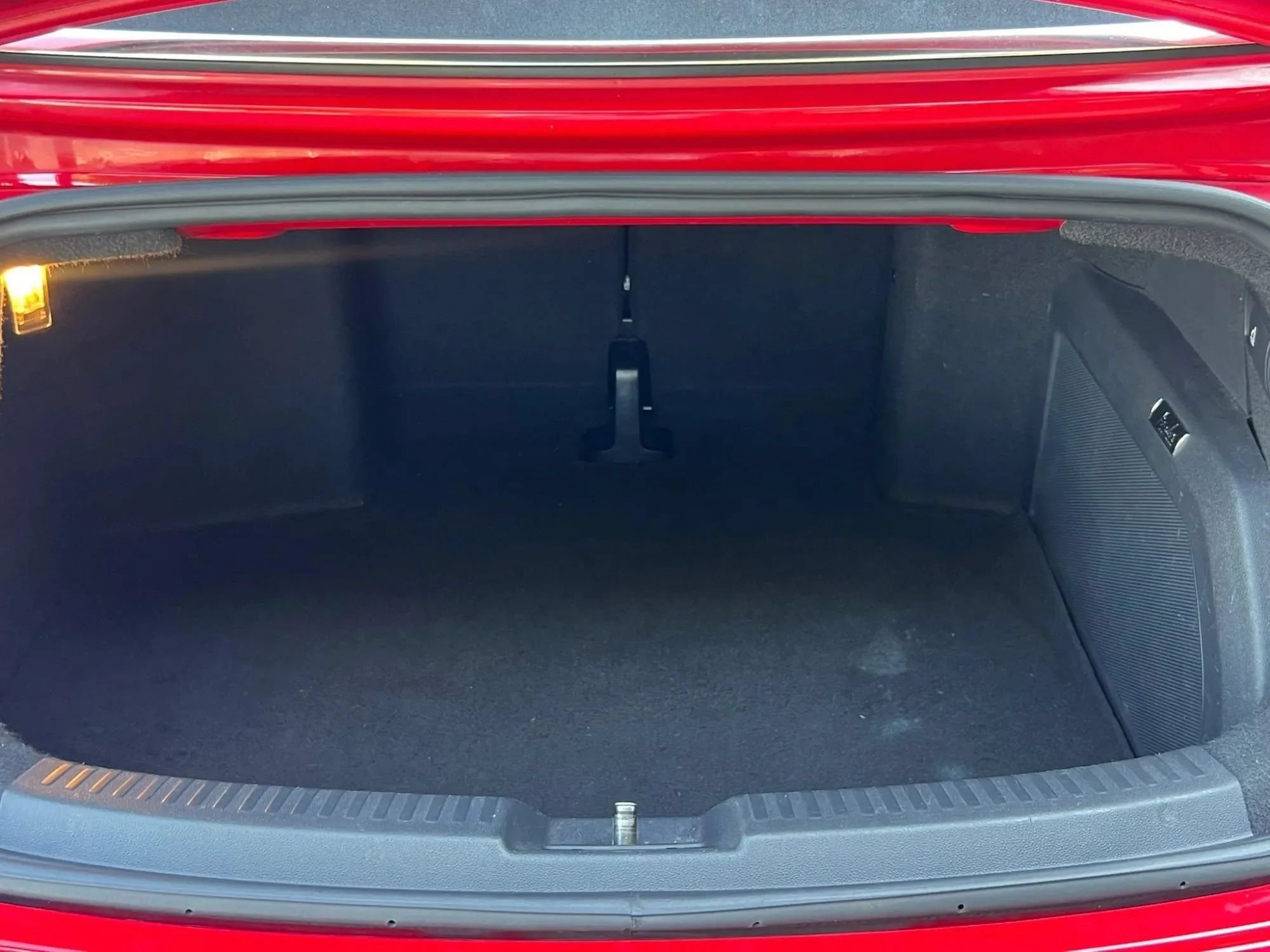 Used 2015 Volkswagen Beetle TDI FWD image 36
