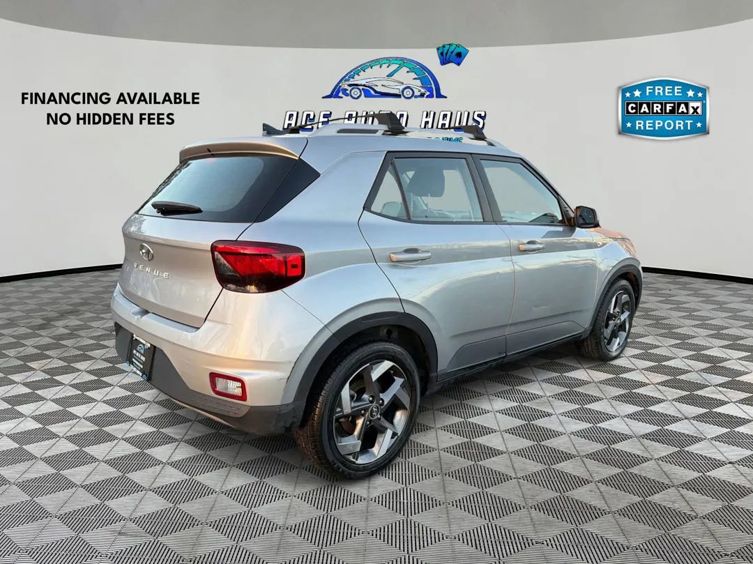 Used 2022 Hyundai Venue SEL FWD image 7
