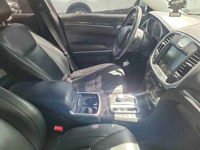 Used 2016 Chrysler 300 Limited RWD image 3