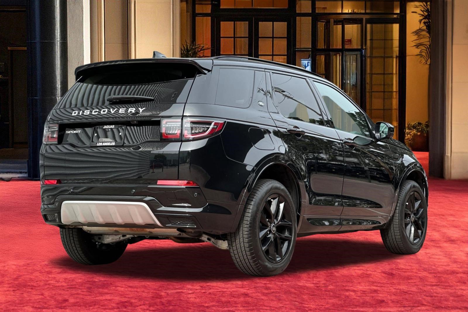 Used 2025 Land Rover Discovery Sport S image 10