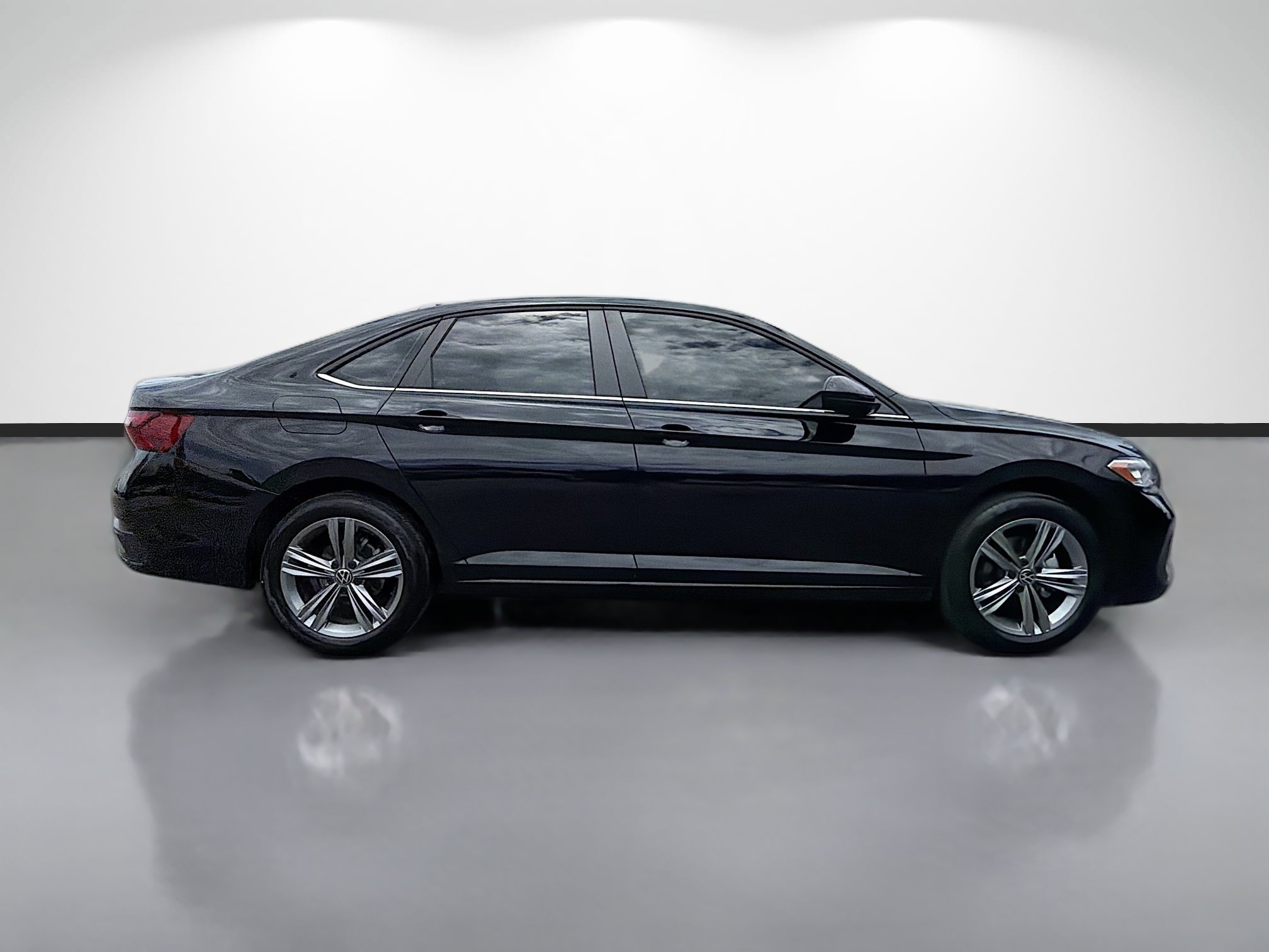 Used 2022 Volkswagen Jetta SE FWD image 2