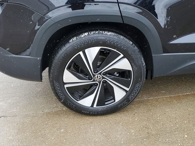 Used 2025 Volkswagen Taos SE image 5