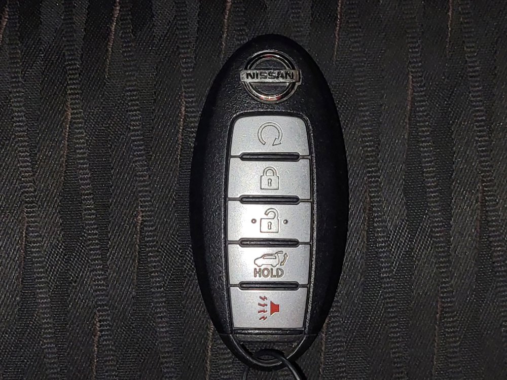 Used 2018 Nissan Rogue SV w/ Premium Package image 32