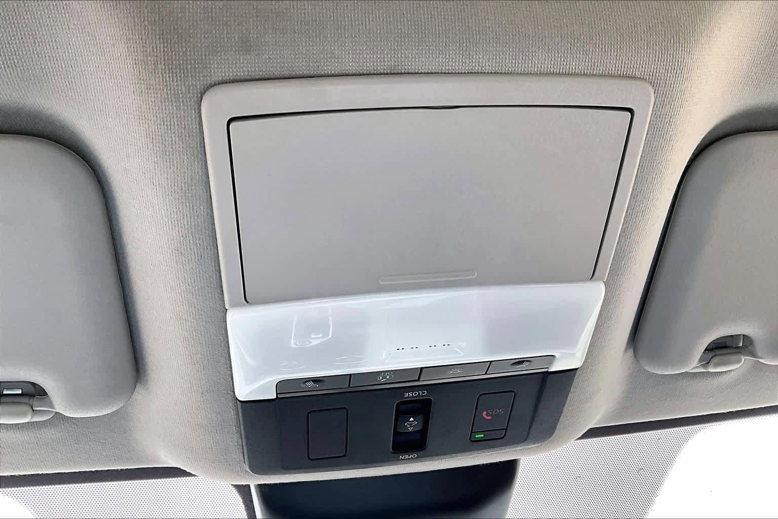Used 2025 Nissan Sentra SR w/ SR Premium Package FWD image 32