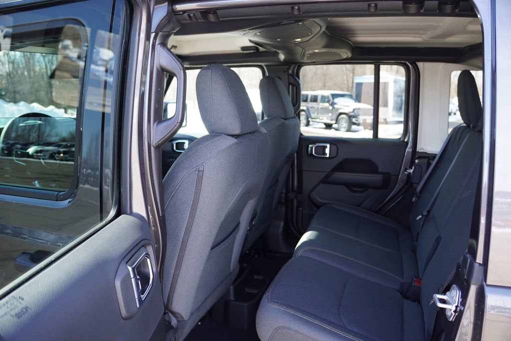 Certified 2025 Jeep Wrangler Unlimited Sahara w/ Safety Group image 17