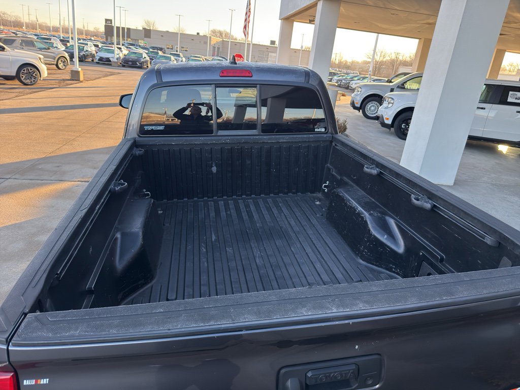 Used 2020 Toyota Tacoma SR5 image 8