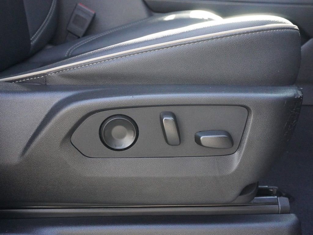 Used 2023 GMC Yukon SLT w/ SLT Premium Package image 39