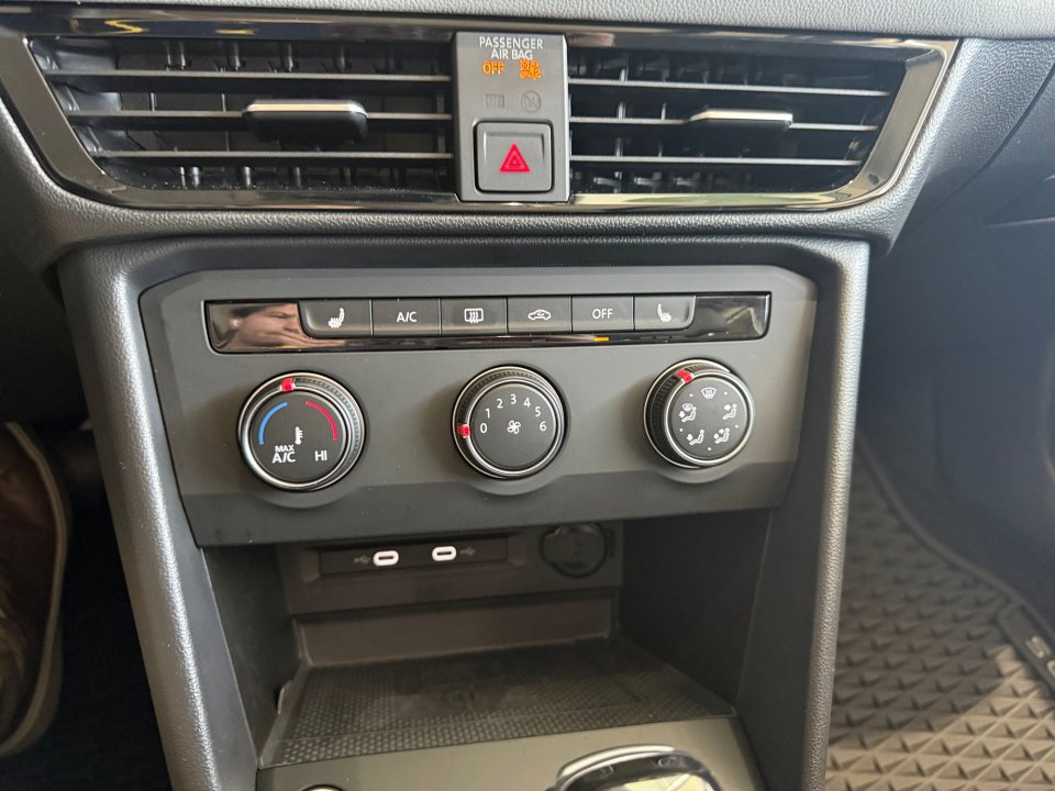 Certified 2022 Volkswagen Taos SE w/ Panoramic Sunroof Package image 22